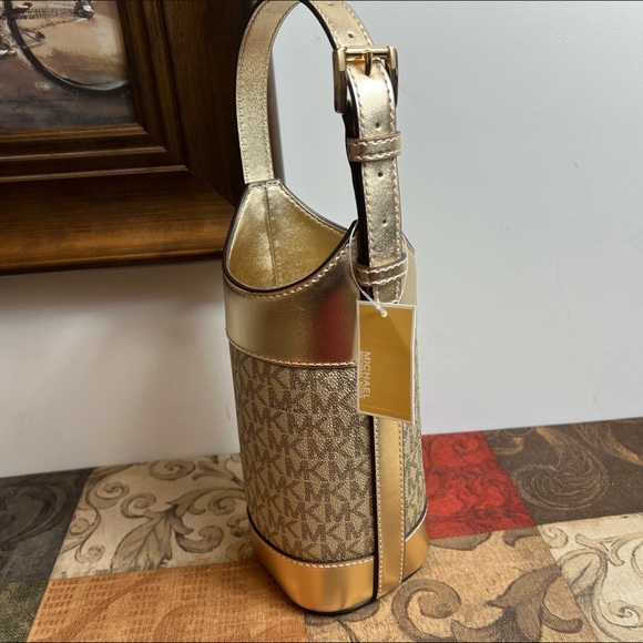 MICHAEL KORS WINE/WATER BOTTLE HOLDER IN PALE GOLD NWT - Picture 2 of 5